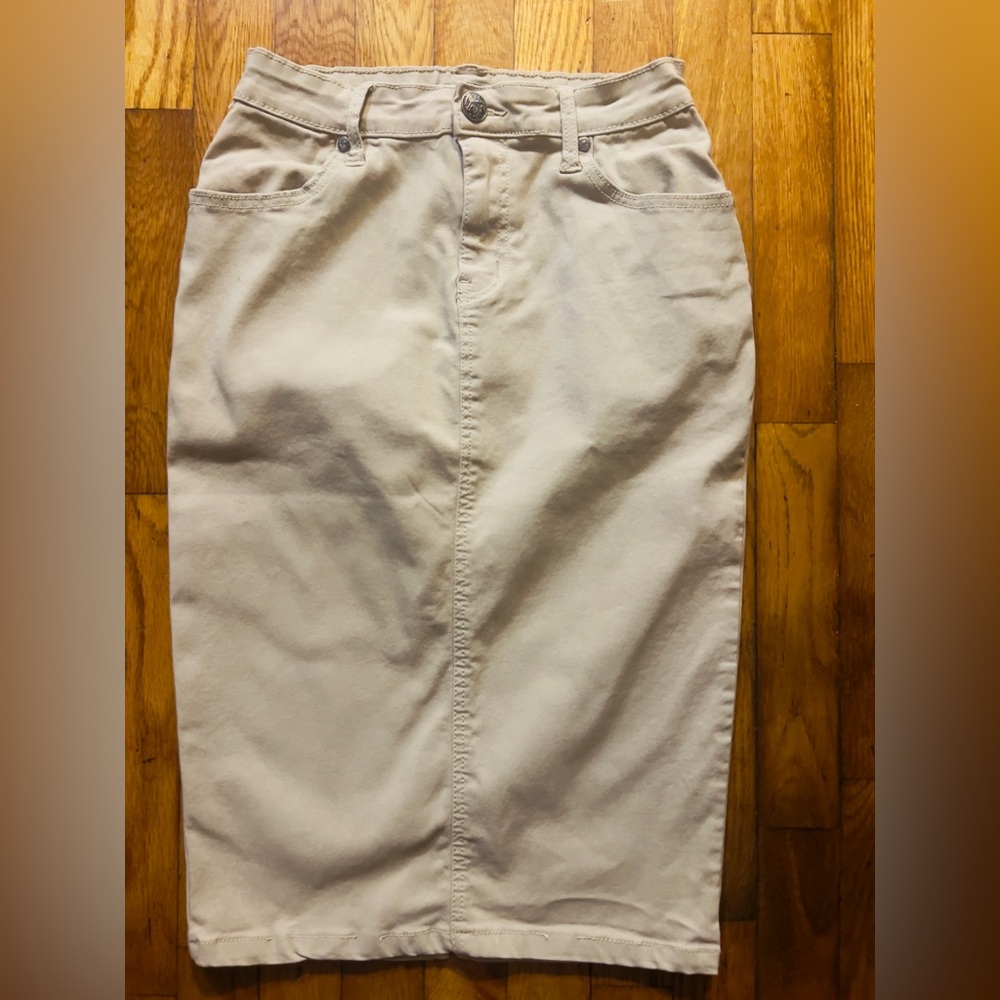 Lexi Jeans Ladies Skirt Size 6 EUC Khaki